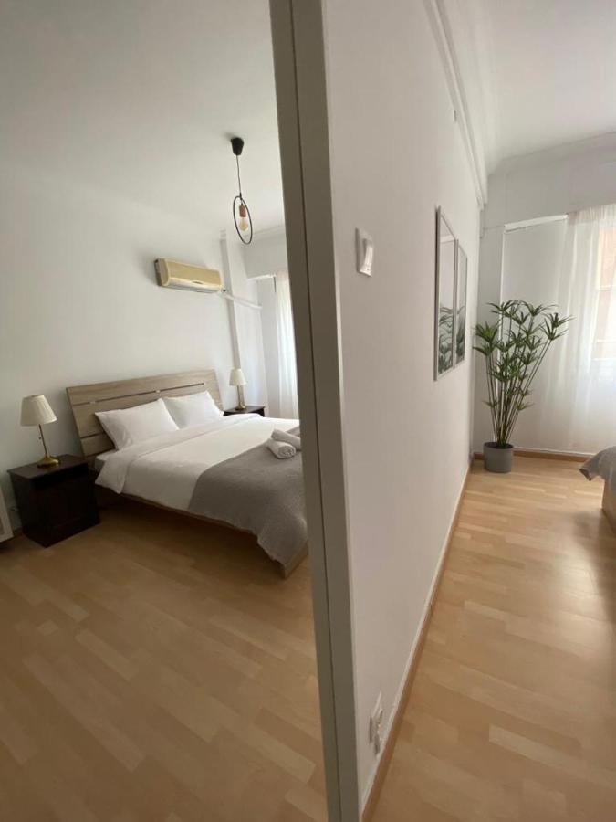 Lovely Apartment In The Heart Of Атина Екстериор снимка