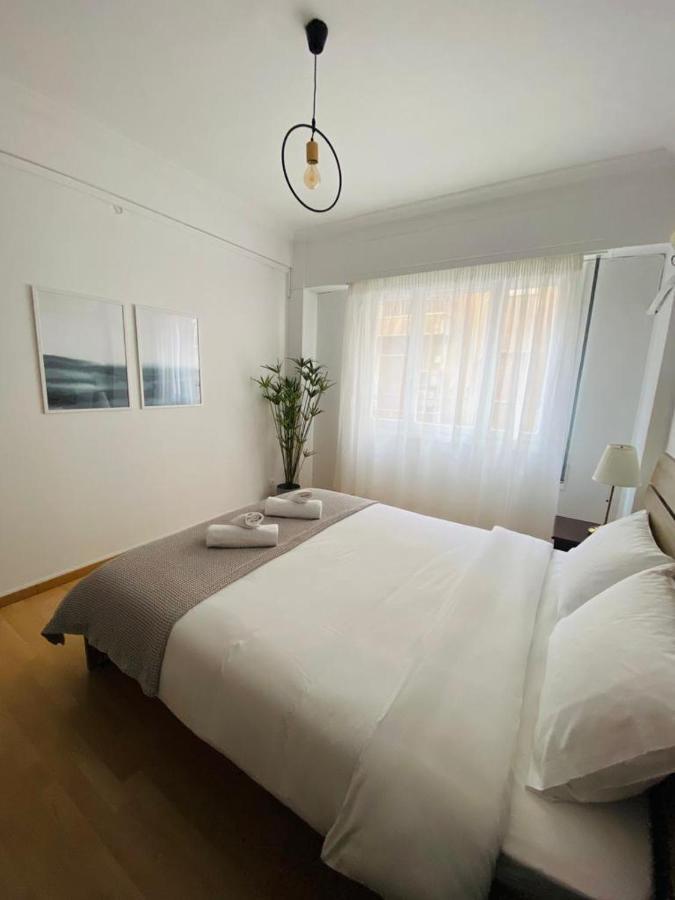Lovely Apartment In The Heart Of Атина Екстериор снимка