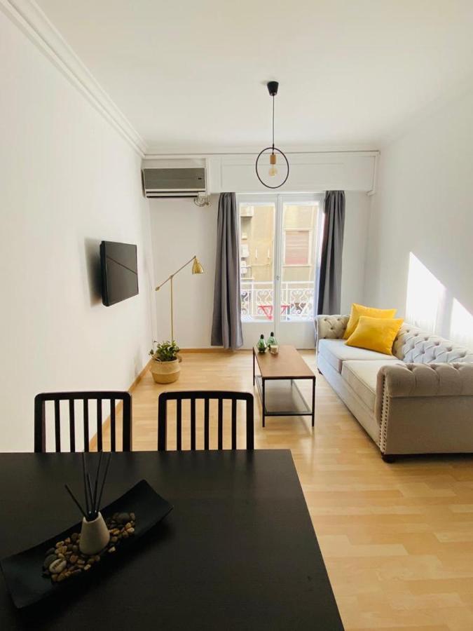 Lovely Apartment In The Heart Of Атина Екстериор снимка