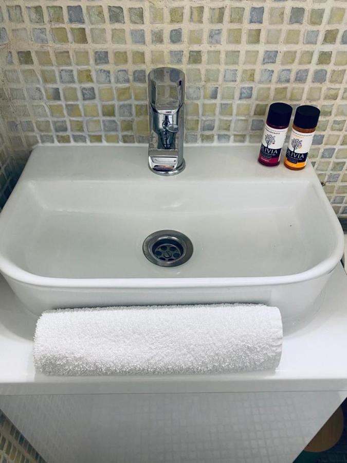 Lovely Apartment In The Heart Of Атина Екстериор снимка