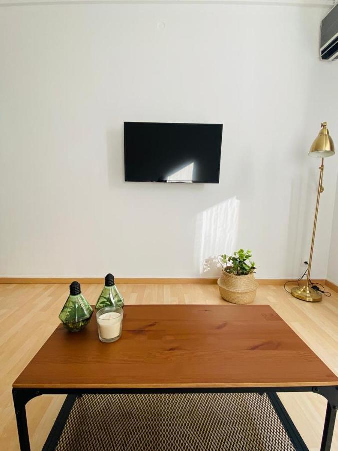 Lovely Apartment In The Heart Of Атина Екстериор снимка